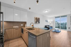 Coquitlam Central Centre Glen Drive 1 Bed Bedroom 1 Bath Bathroom 썸네일