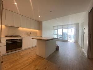 [신축] Smith & Farrow 1Bed + DEN 썸네일