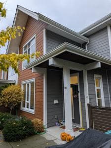 4베드 타운하우스 세입자분 모십니다.(학교 도보 1분거리, Prime Location) 썸네일