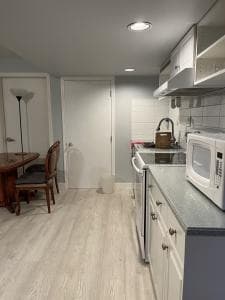 [즉시입주] 써리 Fleetwood/Tynehead 지역 베이스먼트 렌트합니다 썸네일