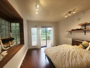 아름다운 정원의 2베드 + 1 욕실 웨스트 밴구버 하우스  썸네일