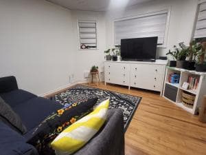 [써리]  프레이져하이츠 1층 3bed / 2bath (금액조정) 썸네일