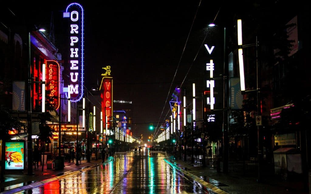 밴쿠버의-심장-Granville-Street에서-놓치지-말아야-할-것들-jYwpu-이미지