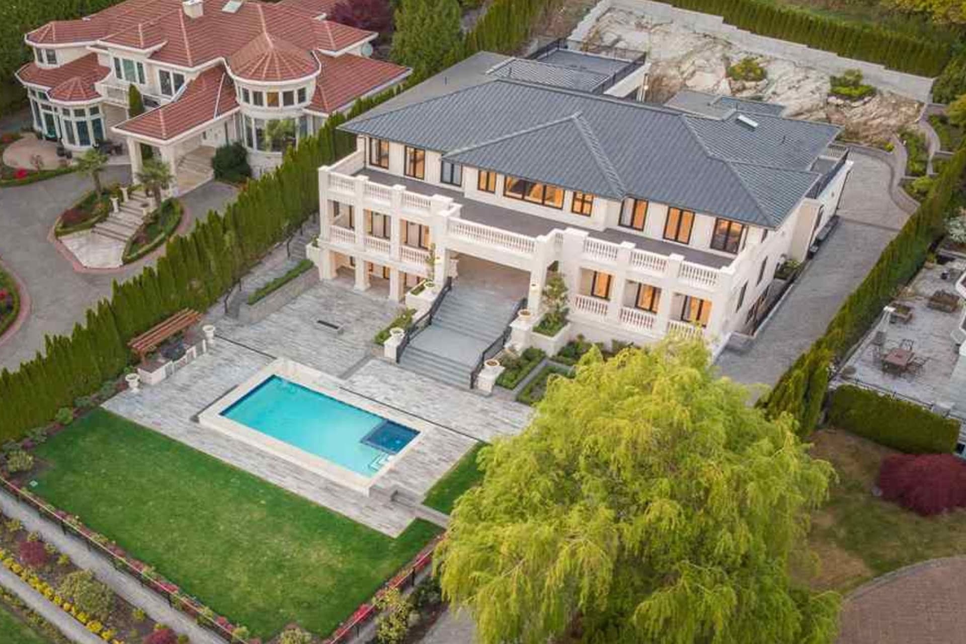 https://display.dailyhive.com/uploads/2025/10/west-vancouver-home-sold.jpg