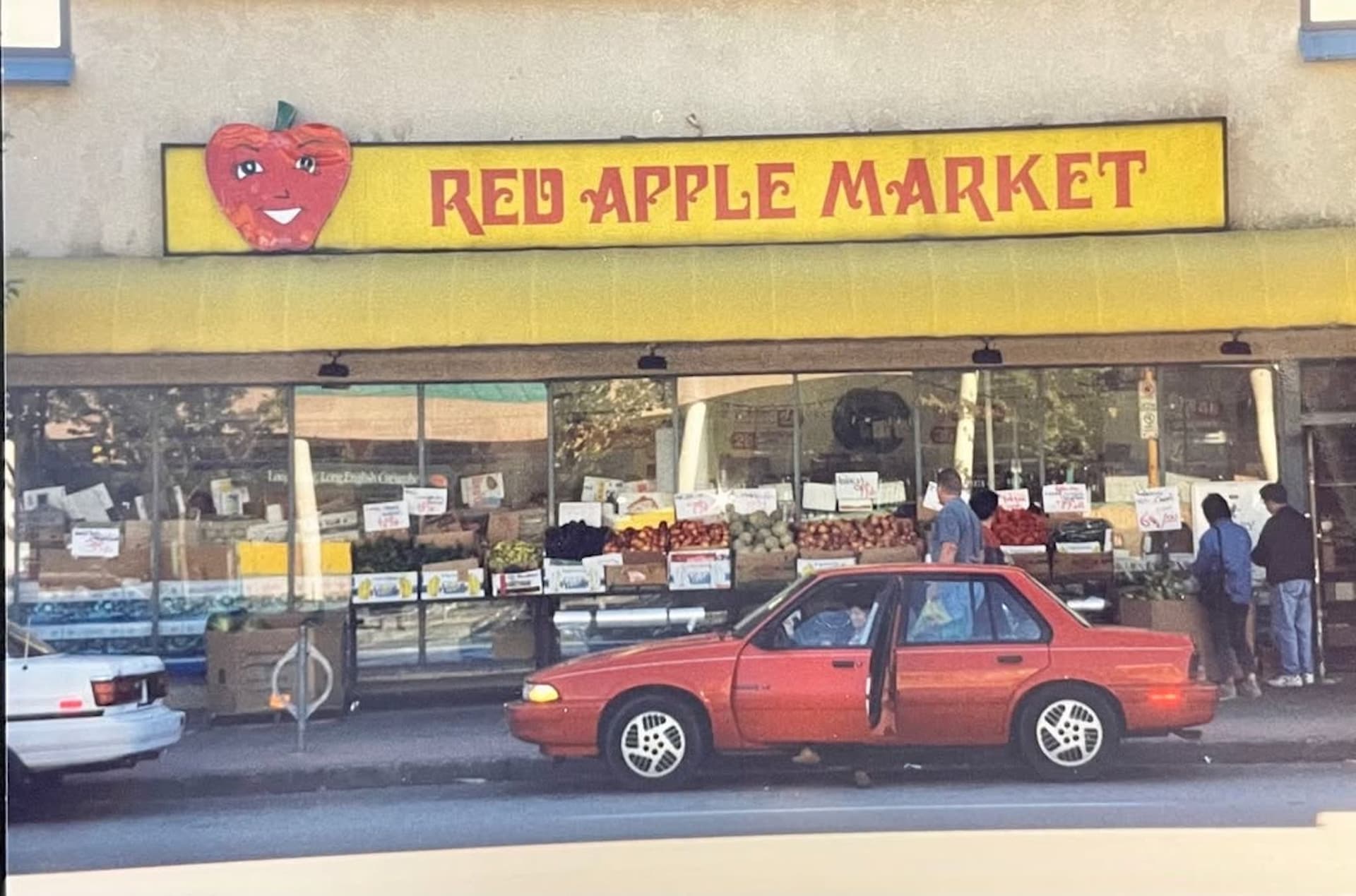 https://images-dh-production-baselayer.dailyhive.com/uploads/2025/10/Red-Apple-Market-was-more-than-a-grocer.-It-was-a-community-member-where-staff-and-management-l.jpg