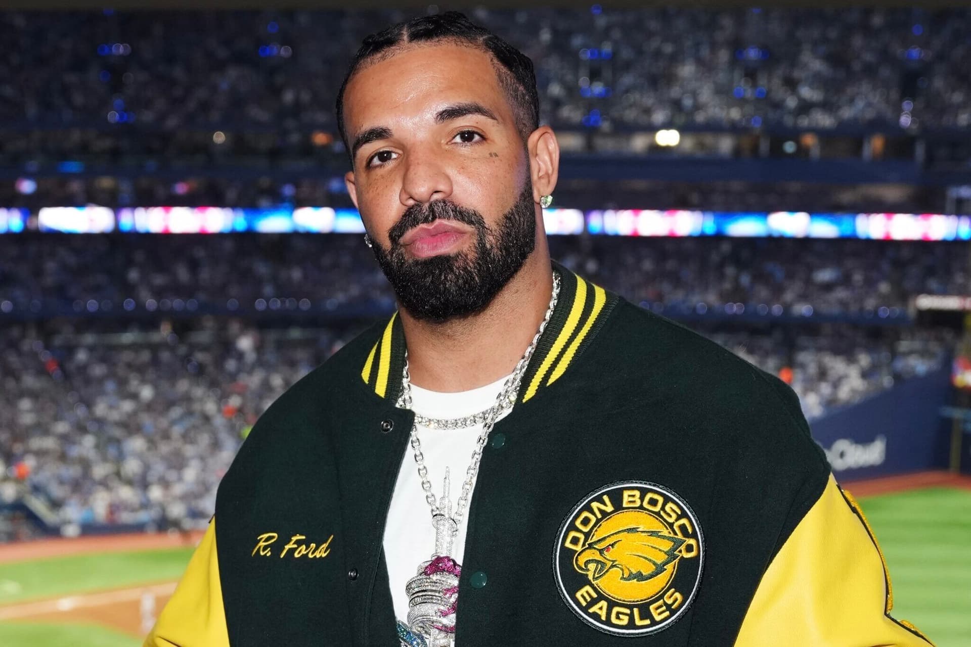 https://images-dh-production-baselayer.dailyhive.com/uploads/2025/10/blue-jays-drake-world-series-scaled-e1761358406172.jpeg