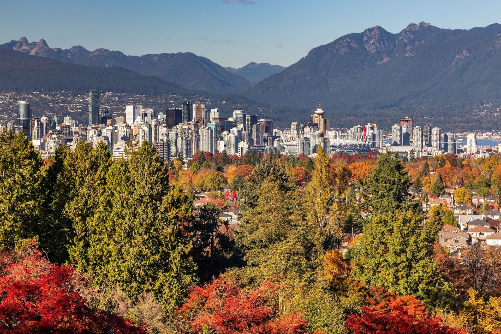 https://images-dh-production-baselayer.dailyhive.com/uploads/2025/11/vancouver-fall-leaves-neighbourhood-skyline-mountains-f.jpg