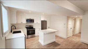 랭리 윌로비 베이스먼트 2bed 1bath 썸네일